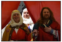 Zu besonderen Anl&aumlssen werden unsere Adelsdarsteller mit einem tragbaren Baldachin beschirmt.