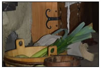 Wenn wir Museumsd&oumlrfer beleben, erg&aumlnzen wir die Einrichtung der H&aumluser mit eigenen M&oumlbeln und Ausr&uumlstungsgegenst&aumlnden.