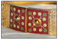 Ein Prunkst&uumlck unserer Sammlung ist die mit Emaillearbeiten und Edelsteinen versehene echtvergoldete Krone unseres F&uumlrsten.