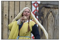 W&aumlhrend des Programmpunktes Weltliche Musik des 12. Jahrhunderts spielt unsere Musikgruppe schwungvoll auf.